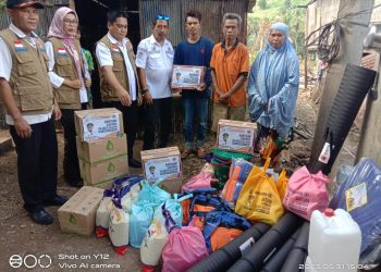 Pemuda Tambora bersama anggota DPRD  salurkan bantuan kepada korban kebakaran Dikampung  Sekrukang  Jeneponto