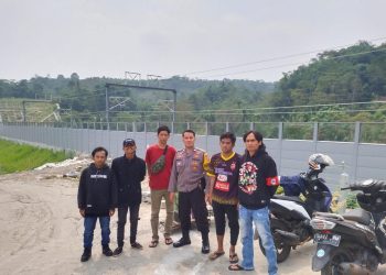 HINDARI KECELAKAAN, POLDA JABAR HIMBAU ANAK – ANAK  JANGAN MAIN LAYANGAN DI SEKITAR PROYEK   KERETA CEPAT JAKARTA BANDUNG ( KCJB)