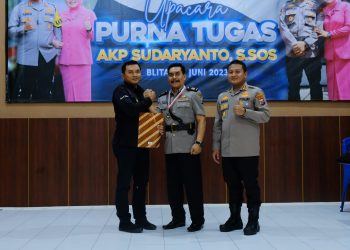 Memasuki Masa Pensiun,Kapolsek Udanawu Serahterimakan Jabatannya.Kapolres Blitar Kota Tunjuk Kasihumas  AKP. Achmad Rochan Sebagai Plt Kapolsek Udanawu.