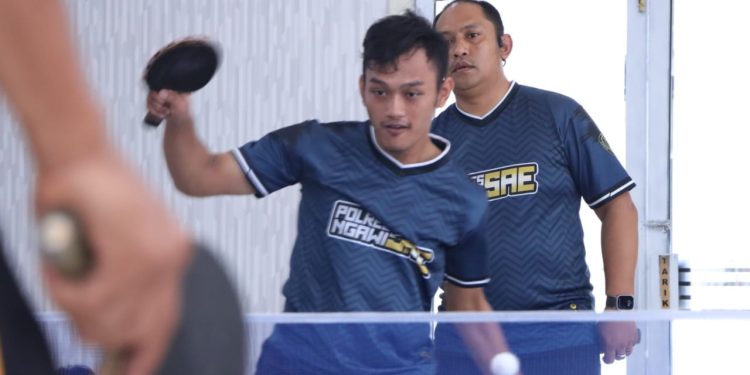 Semarak Hari Bhayangkara Ke-77, Kapolres Ngawi Ikut Lomba Tenis Meja