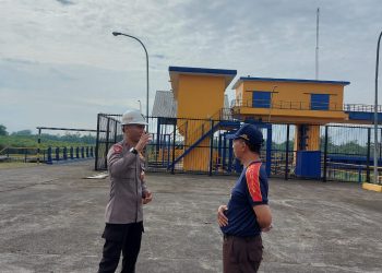 SAT BRIMOB POLDA JABAR  CEK BENDUNGAN COPONG GARUT, DETEKSI DINI ANTISIPASI BENCANA BANJIR