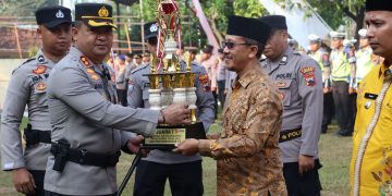 Kapolres Kendal Berikan Penghargaan Kepada Pemenang Lomba Satkamling Tingkat Polres Kendal