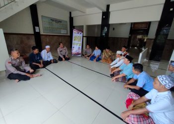 Polres  Ngawi Laksanakan Jumat Curhat di Masjid Al-Hufad