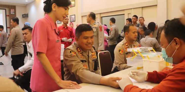 Kabid Humas Polda Jabar : Polisi Gelar Bhakti Kesehatan Donor Darah dalam Rangka Hari Bhayangkara ke-77