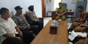 Kapolsek Udanawu Sambang Desa Bersilaturahmi Dengan Kepala Desa Beserta Perangkatnya