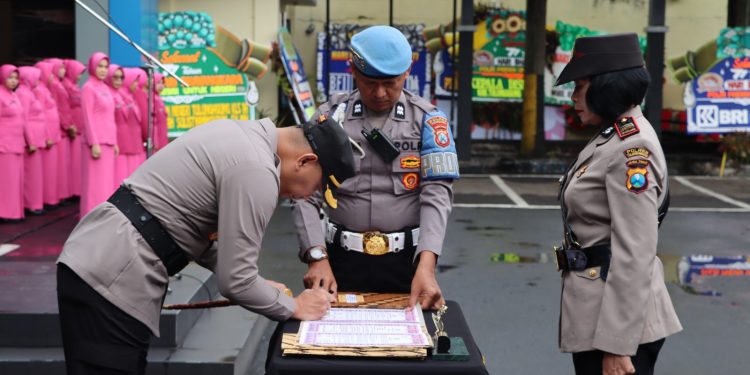 Sertijab di Lingkungan Polres Tulungagung, Kanit Binmas Polsek Ngunut Jabat Kapolsek Karangrejo