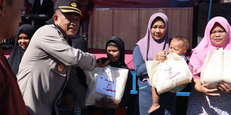 Polres Batang dan Komunitas Trabas Peduli Bantu Pembangunan Musala dan Bagikan Sembako