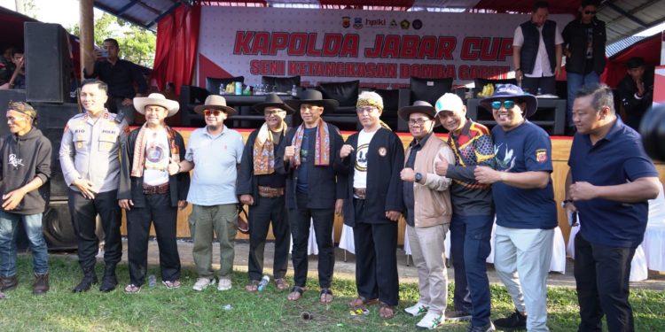 Kapolda Jabar Tutup Seni Ketangkasan Domba Garut Piala Kapolda Jawa Barat dan Berikan Tali Asih*