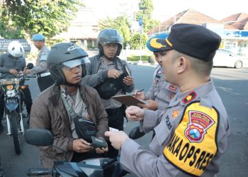 Tingkatkan Kedisiplinan Anggota Dalam Gelaran Operasi Patuh 2023, Polres Kediri Kota Laksanakan Gaktiplin Anggota Polri