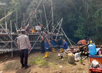 Kabid Humas Polda Jabar : Polisi Monitoring Pengeboran Semple Tanah Pra Proyek Bendungan Matenggeng di Desa Kaso*