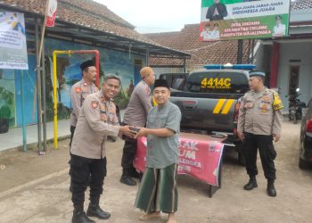 *Kabid Humas Polda Jabar : Gerobak Senyum Polisi Kembali Bagikan Makanan Gratis di Cikijing*