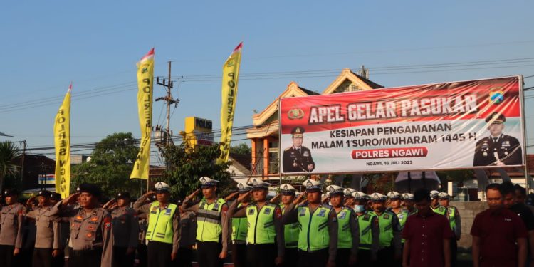 Sebanyak 220 Personil Polres Ngawi Ikuti Apel Gelar Pasukan Pengamanan Menyambut 1 Muharram. Kapolres Himbau Anggota Harus Bersikap Humanis.
