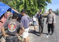 Unit Laka Polres Blitar Kota Datangi TKP Dump Pengakut Tanah Tabrak Pagar Rumah Warga Blitar
