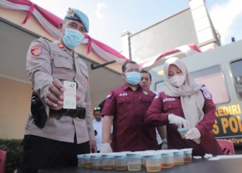 Penguatan Pengawasan Polres Kediri Kota Adakan Tes Urine Dadakan Bagi Personel