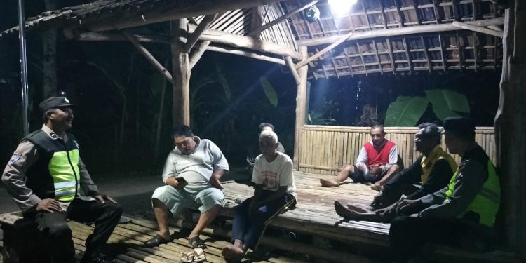 Jaga Kamtibmas di Ngawi, Polsek Ngrambe Patroli Pos Kamling