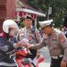 *Dukung Penuh Pencanangan, Pengibaran Dan Pembagian Bendera Merah Putih, Polres Trenggalek Terjunkan Puluhan Personel Pengamanan*