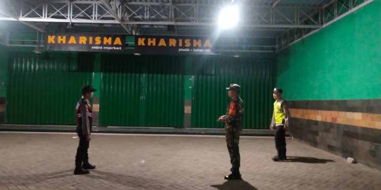 Cegah Kejahatan di Ngawi, Bhabinkamtibmas dan Babinsa Sine Patroli Obyek Vital