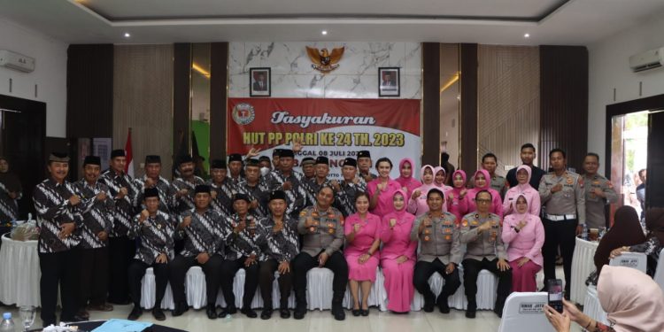 Banjir Hadiah dari Kapolres dan Ketua Bhayangkari Cabang Ngawi untuk PP Polri