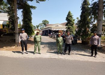 Pengamanan Pelantikan dan Pengambilan Sumpah Janji Perangkat Desa Ngrendeng Oleh Anggota Polsek Sine
