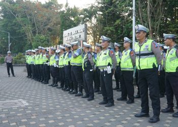 Berikan Himbauan Simpatik Tertib Berlalu Lintas dan Penindakan Pelanggaran Lalu Lintas Ops Semeru 2023 Polres Blitar
