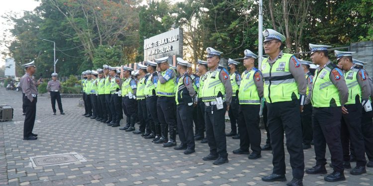 Berikan Himbauan Simpatik Tertib Berlalu Lintas dan Penindakan Pelanggaran Lalu Lintas Ops Semeru 2023 Polres Blitar
