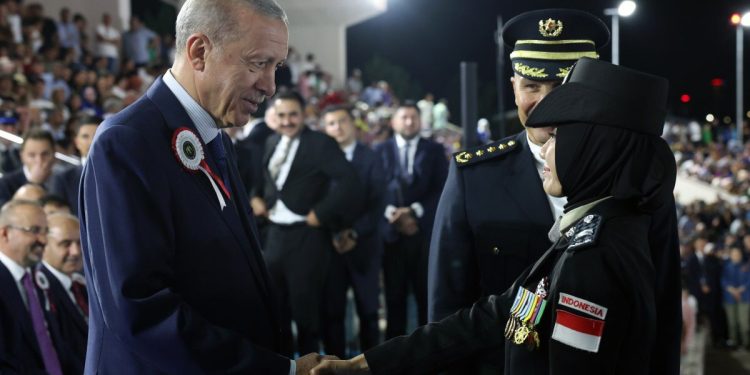 Bikin Bangga, 3 Anggota Polri Diwisuda Langsung Presiden Erdogan Usai Ikuti Pendidikan 2 Tahun di Turki