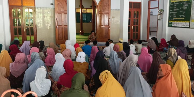 Pemdes Pucungkidul Santuni Puluhan Anak Yatim Piatu