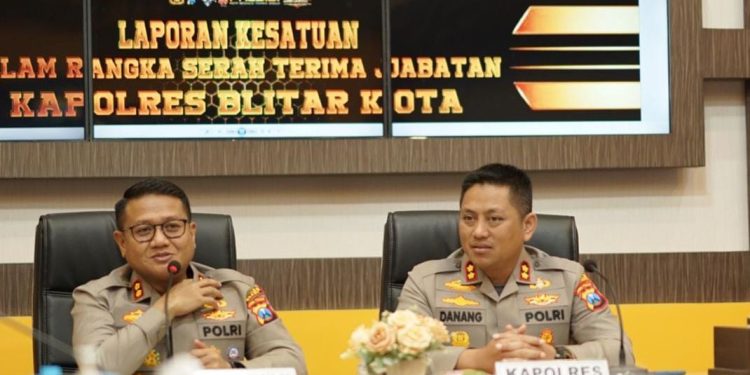 Polres Blitar Kota Gelar Upacara Welcome and Farawell Parade Sertijab Kapolres