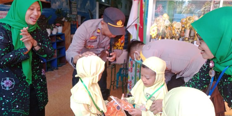 Kapolsek Talun,Gencarkan Program Polisi Sahabat Anak.