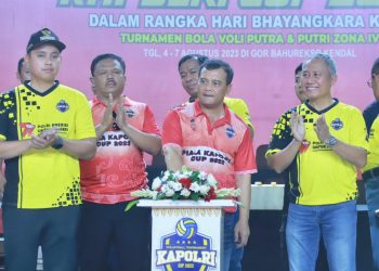 Kapolda Jateng Irjen Pol Ahmad Luthfi Hadiri Upacara Pembukaan Bola Volley Kapolri Cup Zona IV di GOR Bahurekso Kendal
