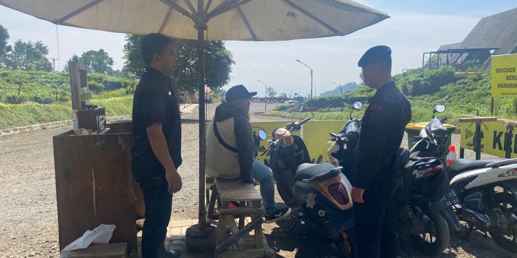 *SAT BRIMOB POLDA JABAR PATROLI WISATA, AGAR TETAP AMAN DAN ANTISIPASI TINDAK KRIMINAL*