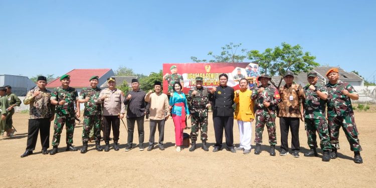 Kapolres Kediri Kota Hadiri Upacara Penutupan TMMD Ke 117 Di Lapangan Kel Pojok Kota Kediri