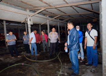 Kapolres Blitar Kota Pimpin Personel Datangi TKP Kebakaran Di Gudang Eggtray