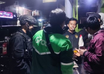 SAT BRIMOB POLDA JABAR BERIKAN PESAN KAMTIBMAS KEPADA PENGEMUDI OJEK ONLINE*