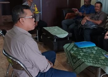 *Kabid Humas Polda Jabar : Polisi Sambang ke Ketua BPD Desa Sadananya Sosialisasikan Bahaya Tindak Pidana Perdagangan Orang*