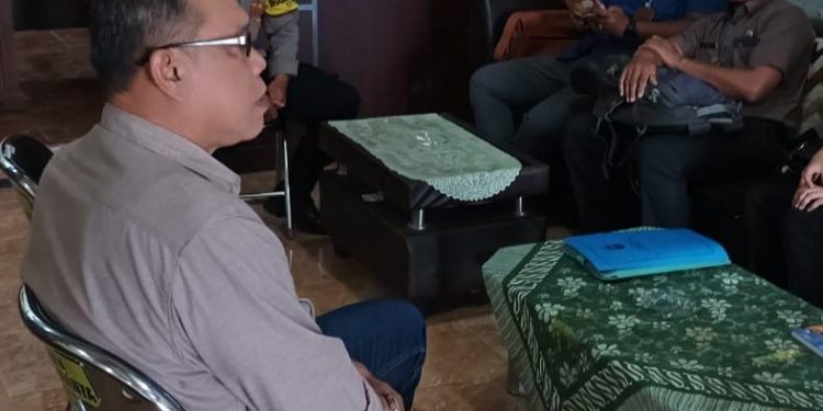 *Kabid Humas Polda Jabar : Polisi Sambang ke Ketua BPD Desa Sadananya Sosialisasikan Bahaya Tindak Pidana Perdagangan Orang*