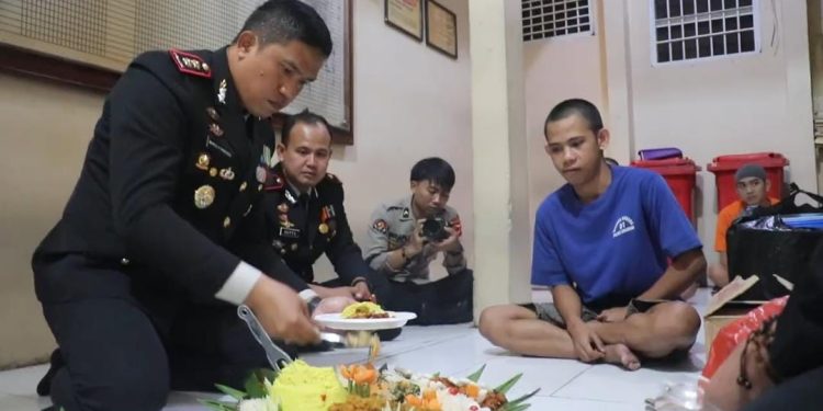 Kabid Humas Polda Jabar : Kapolres Merayakan Kemerdekaan Bersama Para Tahanan*