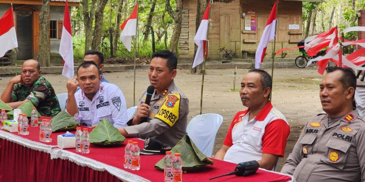 Polres Blitar Kota Ajak Warga Jaga Kamtibmas dan Kelestarian Lingkungan dalam Jum at Curhat.