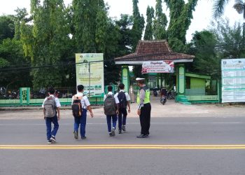 Demi Keamanan, Anggota Polsek Mantingan Tingkatkan Pengaturan Lalu Lintas di Jalan