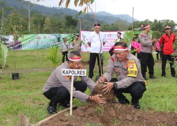 *Peduli Kelestarian Alam, Polres Trenggalek Gelorakan Gerakan Penghijauan Sejak Dini*