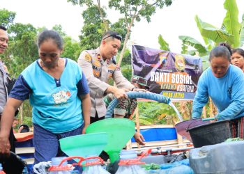 Alumni Akpol 2009/2010 Dharma Ksatria Polda Jateng Kirim Tangki Air Bersih ke Daerah Kekeringan di Grob