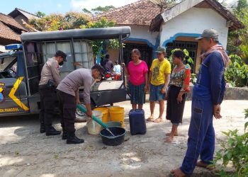 Polisi Rutin Laksanakan Patroli Sambang Tirta Warga Trenggalek Sumringah