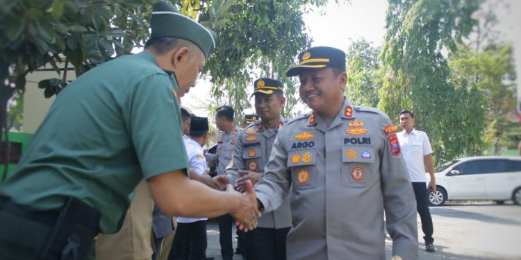 Kapolres Ngawi Pimpin Apel di Polsek Pitu