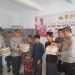 *Tingkatkan Budaya Literasi, Polisi di Trenggalek Salurkan Bantuan Buku*