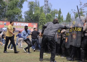 Pastikan Kesiapan Anggota Jelang Pemilu 2024, Polres Madiun Gelar Latihan Sispamkota