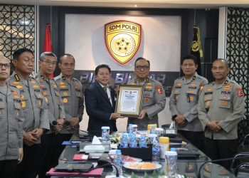 As SDM Irjen Dedi Prasetyo Terima Presisi Award Berkat Keterbukaan Rekrutmen Polri