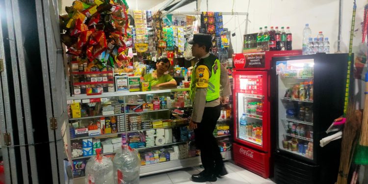 Di Ngawi, Anggota Polsek Kelilingi Wilayahnya Jaga  Kamtibmas