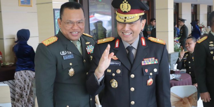 WAKAPOLDA JABAR HADIRI PELANTIKAN PERWIRA AD DI BANDUNG