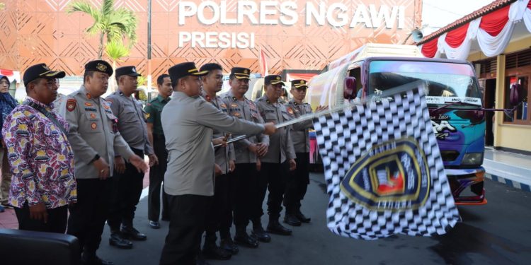 Polres Ngawi Salurkan Bantuan Air Bersih, Atasi Kekeringan di Tiga Kecamatan