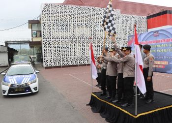 Bakti 28 Tahun Alumni Batalyon Patria Tama Akpol 1995 Bagikan Air Bersih di Trenggalek